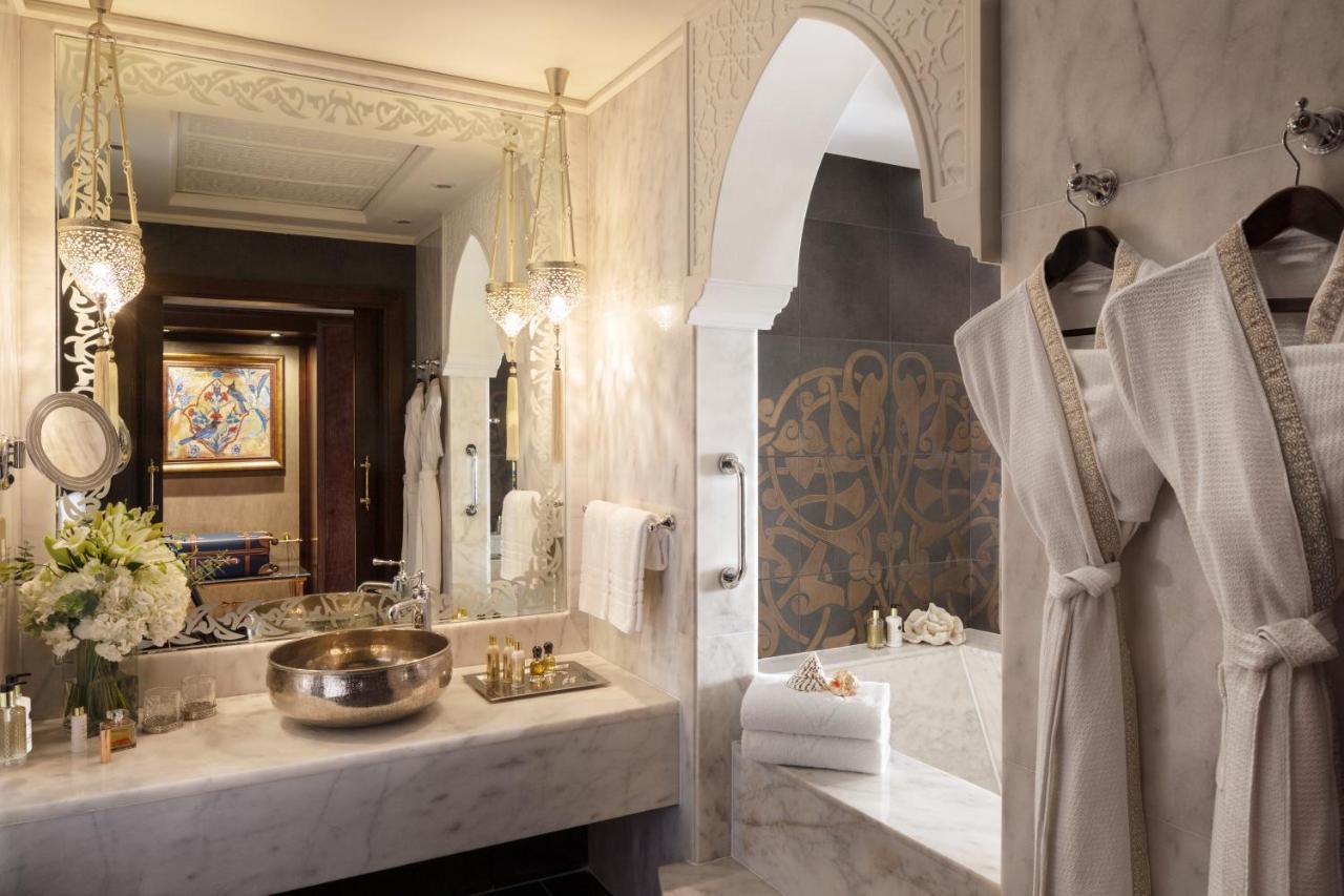 Jumeirah Zabeel Saray Dubai Esterno foto Bathroom