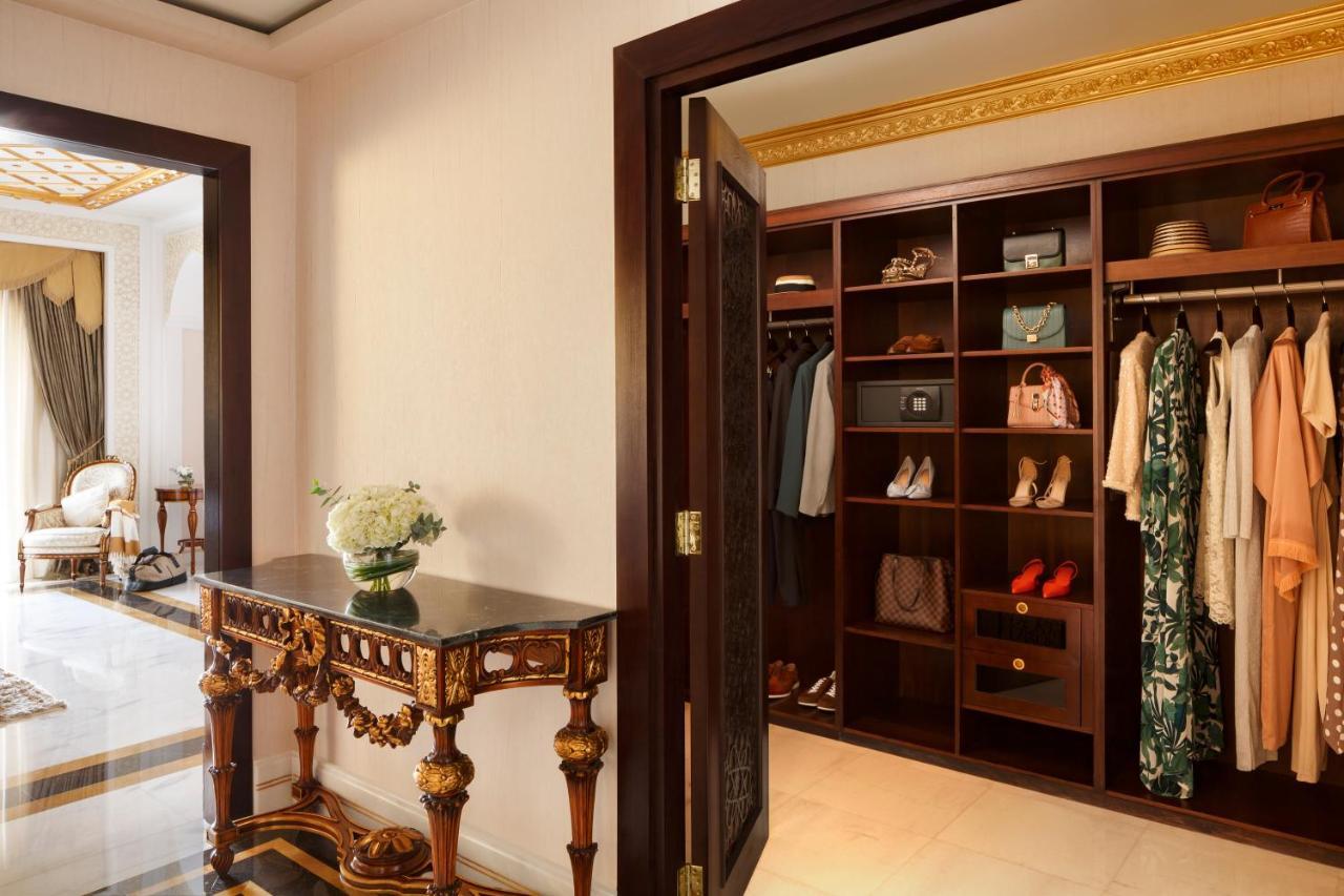 Jumeirah Zabeel Saray Dubai Esterno foto A walk-in closet
