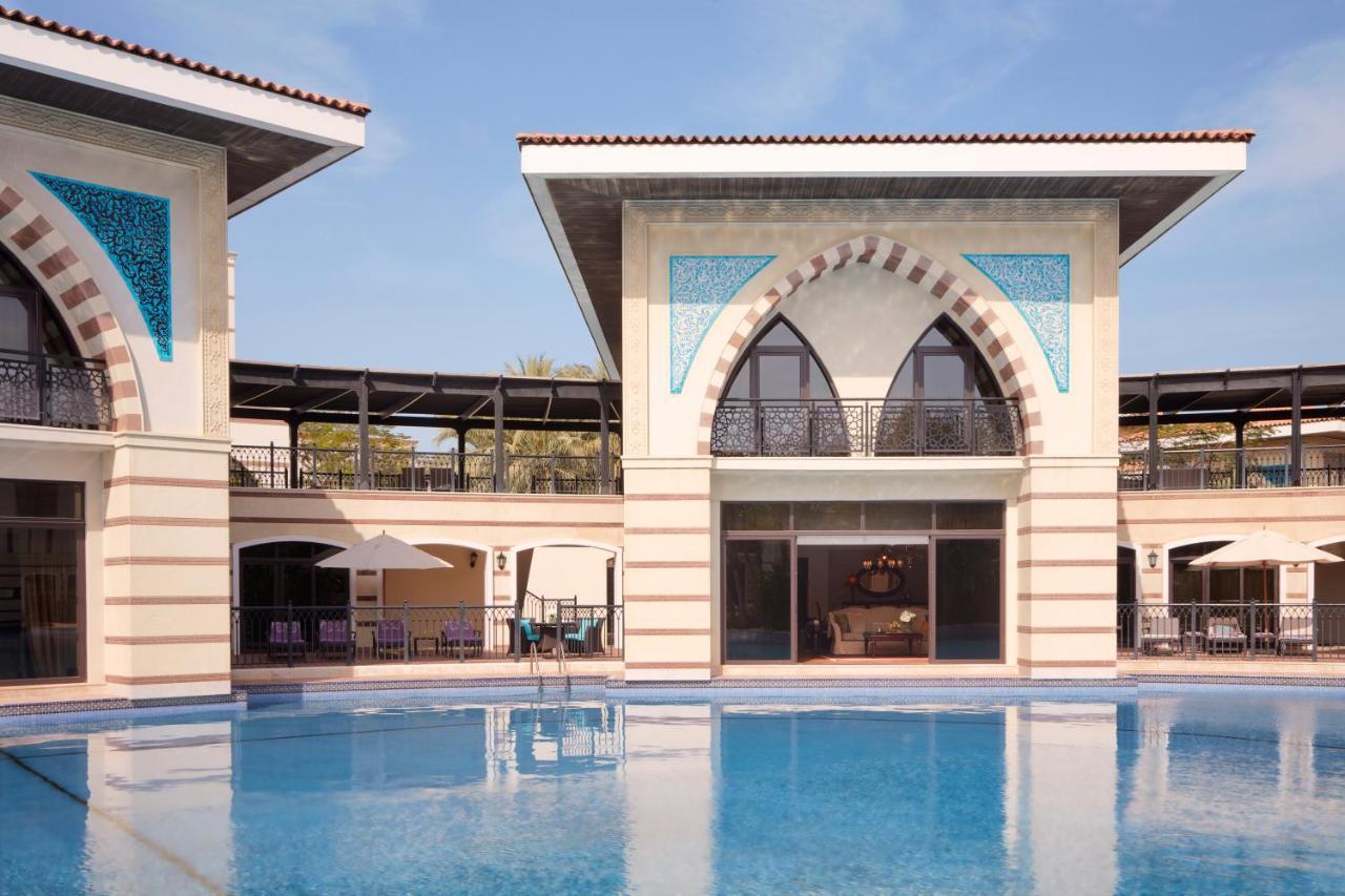 Jumeirah Zabeel Saray Dubai Esterno foto The swimming pool at the Jumeirah Beach Hotel