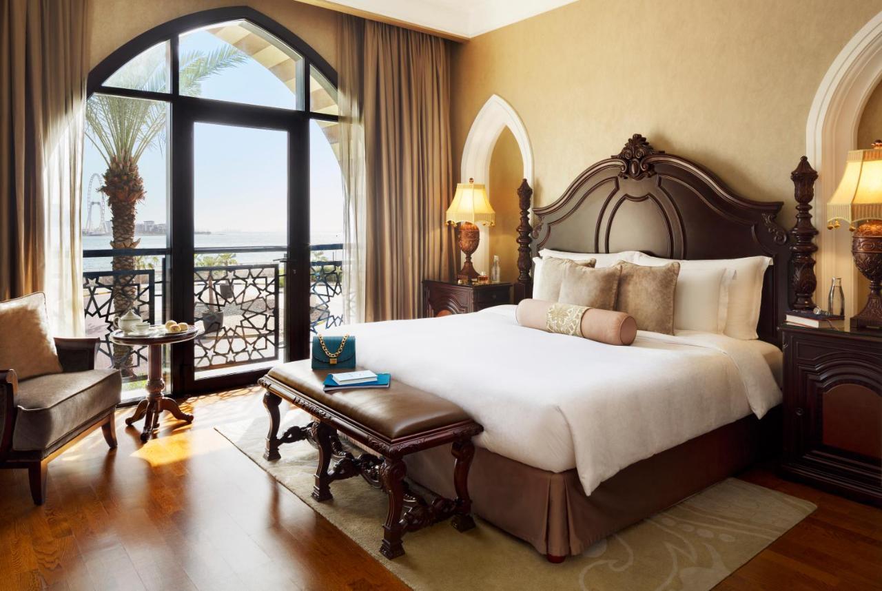 Jumeirah Zabeel Saray Dubai Esterno foto A bedroom at Jumeirah Atlantis