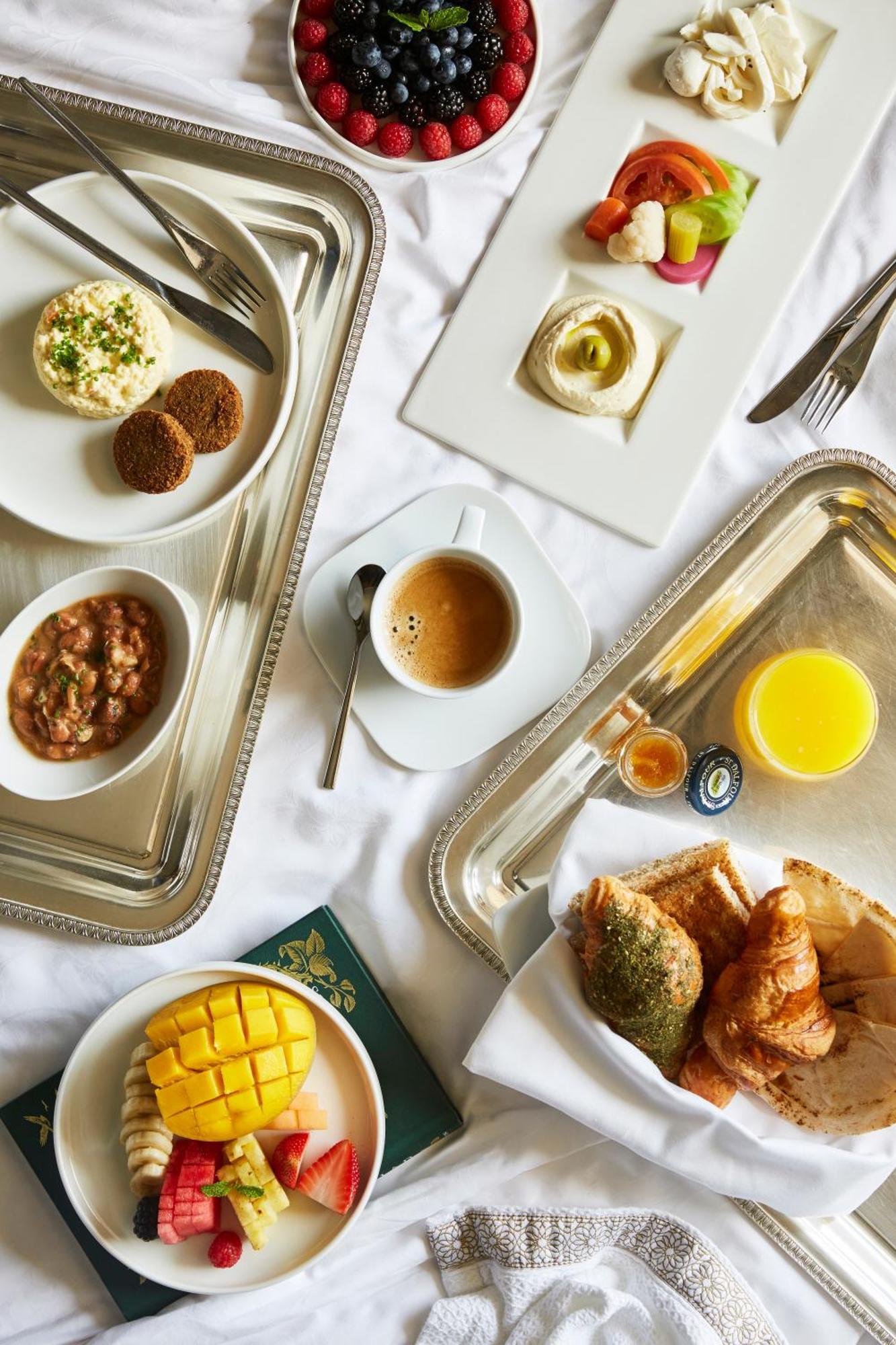 Jumeirah Zabeel Saray Dubai Esterno foto A typical breakfast at the hotel