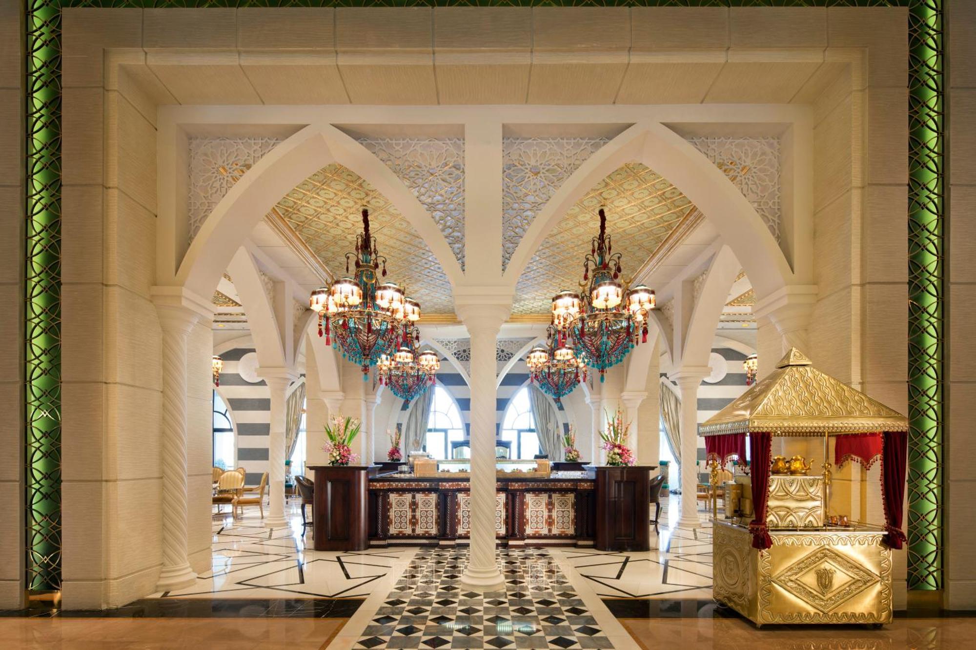 Jumeirah Zabeel Saray Dubai Esterno foto The lobby of the hotel