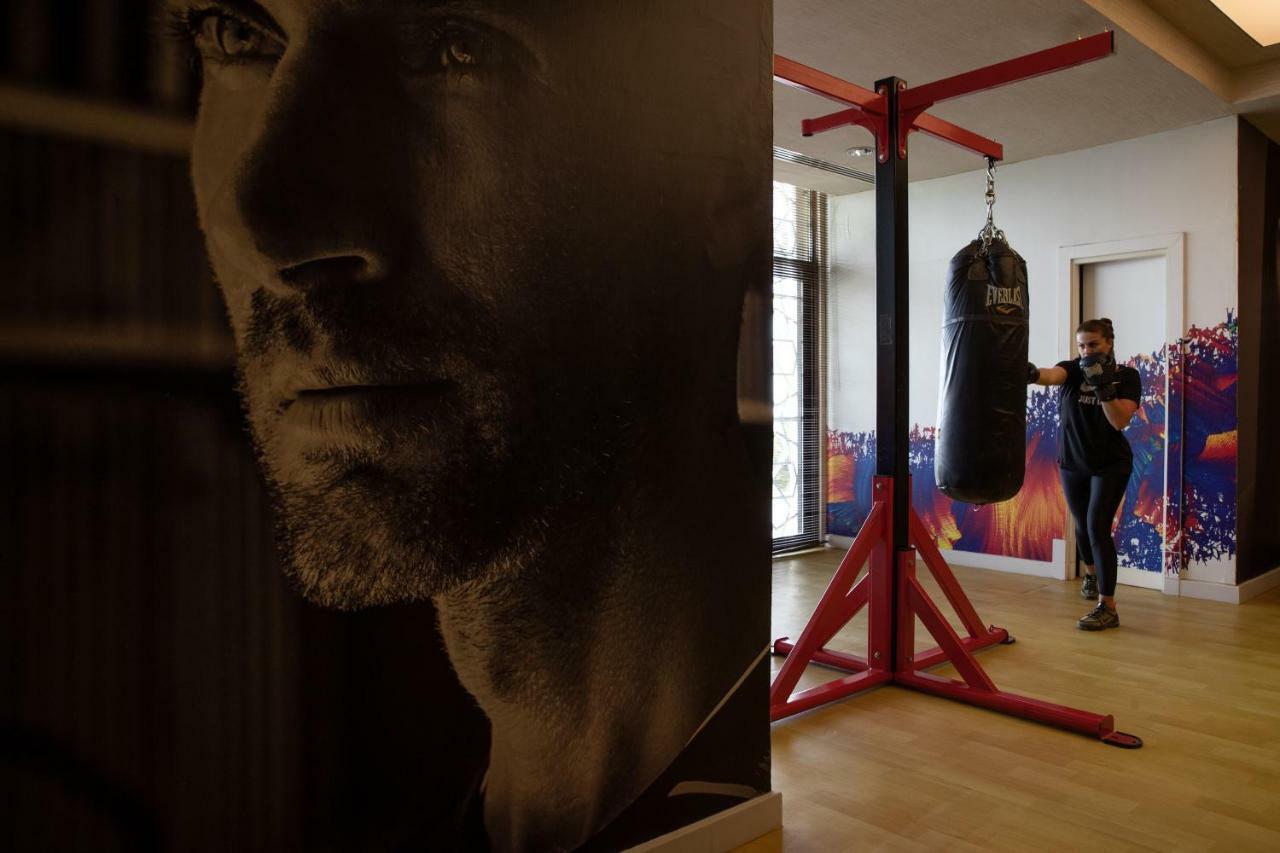 Jumeirah Zabeel Saray Dubai Esterno foto The gym at the headquarters of the World Association of Kickboxing