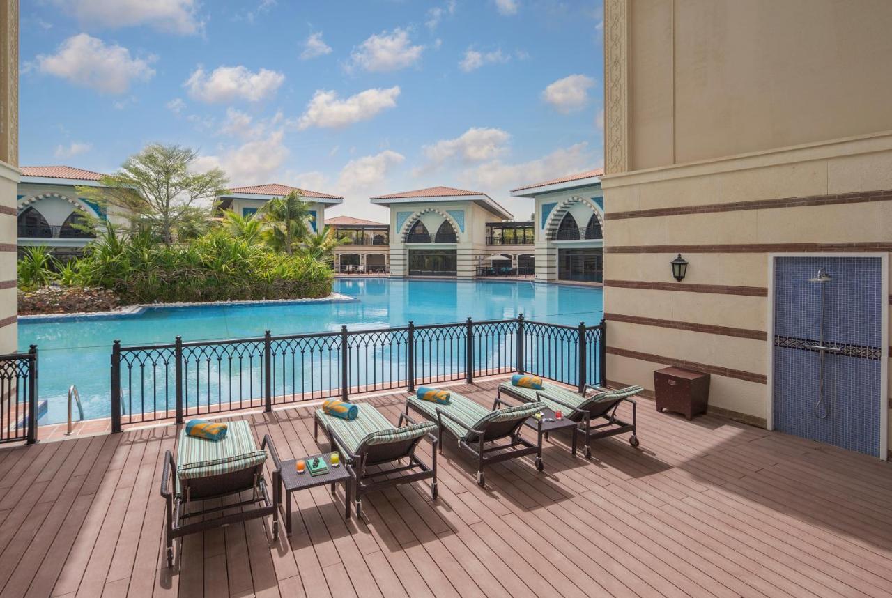 Jumeirah Zabeel Saray Dubai Esterno foto The swimming pool at the resort